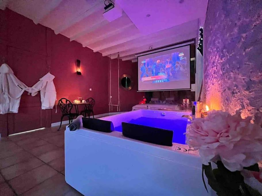 Suite Romance - Jacuzzi Moret-sur-Loing Exterior foto