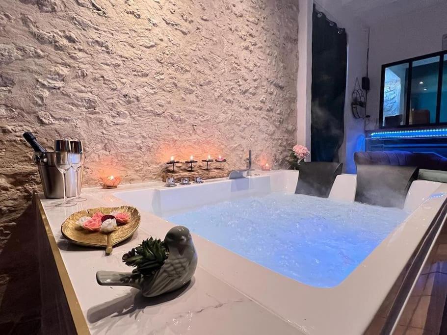 Suite Romance - Jacuzzi Moret-sur-Loing Exterior foto