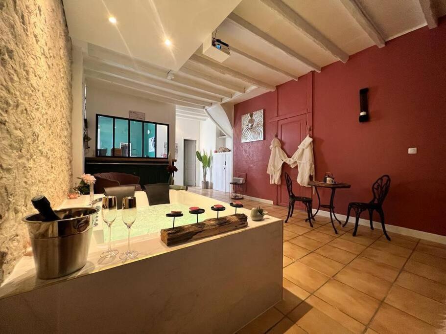 Suite Romance - Jacuzzi Moret-sur-Loing Exterior foto